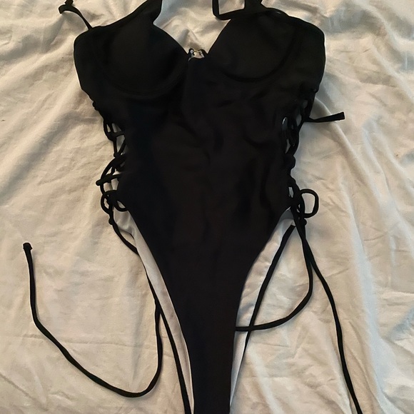 Too small - Picture 8 of 8